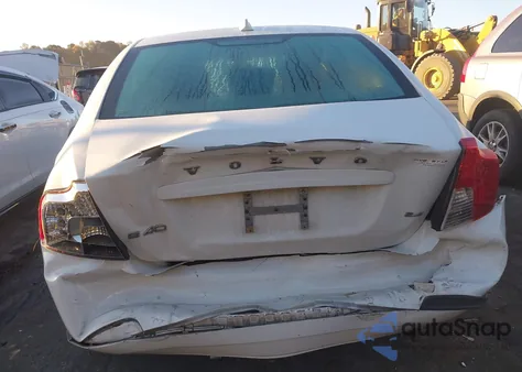 2009 Volvo S40 2.4I z USA, uszkodzony, nr VIN YV1MS382X92456540